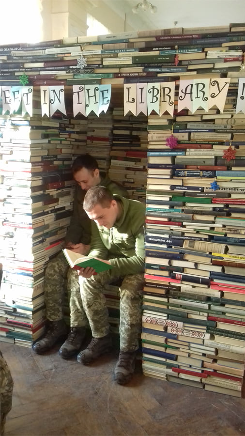 Книжковий будиночок та курсанти